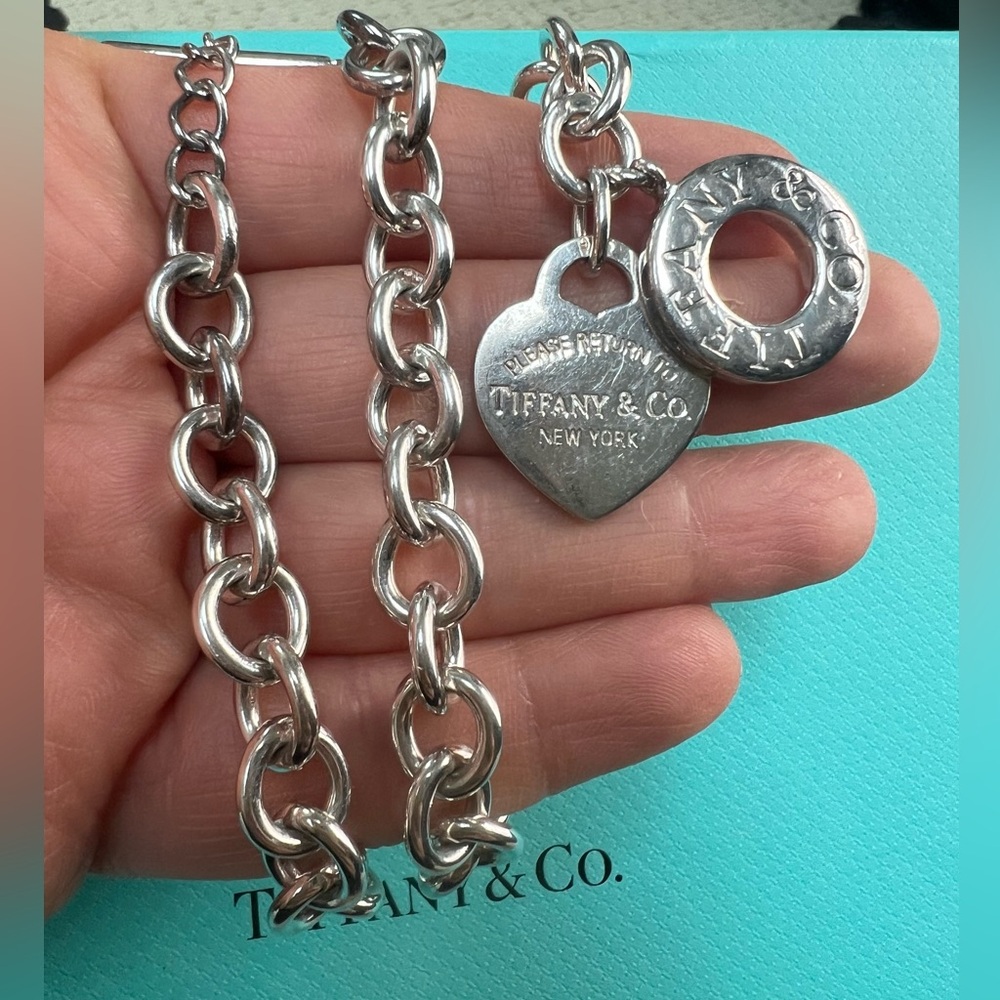💙💙Tiffany & Co. Silver RTT heart Tag toggle Necklace💙💙 - Picture 8 of 9